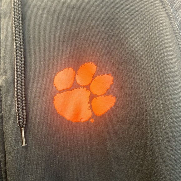 Clemson Tigers
Colosseum Gray and Black Men's Jacket
Hoodie‎ - Picture 9 of 10